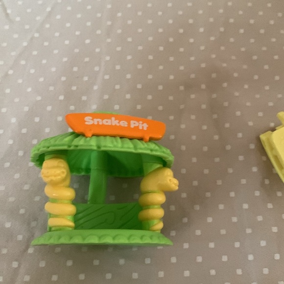 Squinkies and Squinkies Do Drops lot with random accessories. + some other toys! - Picture 5 of 5